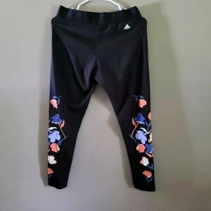 🦋 Adidas graphic leggings Large